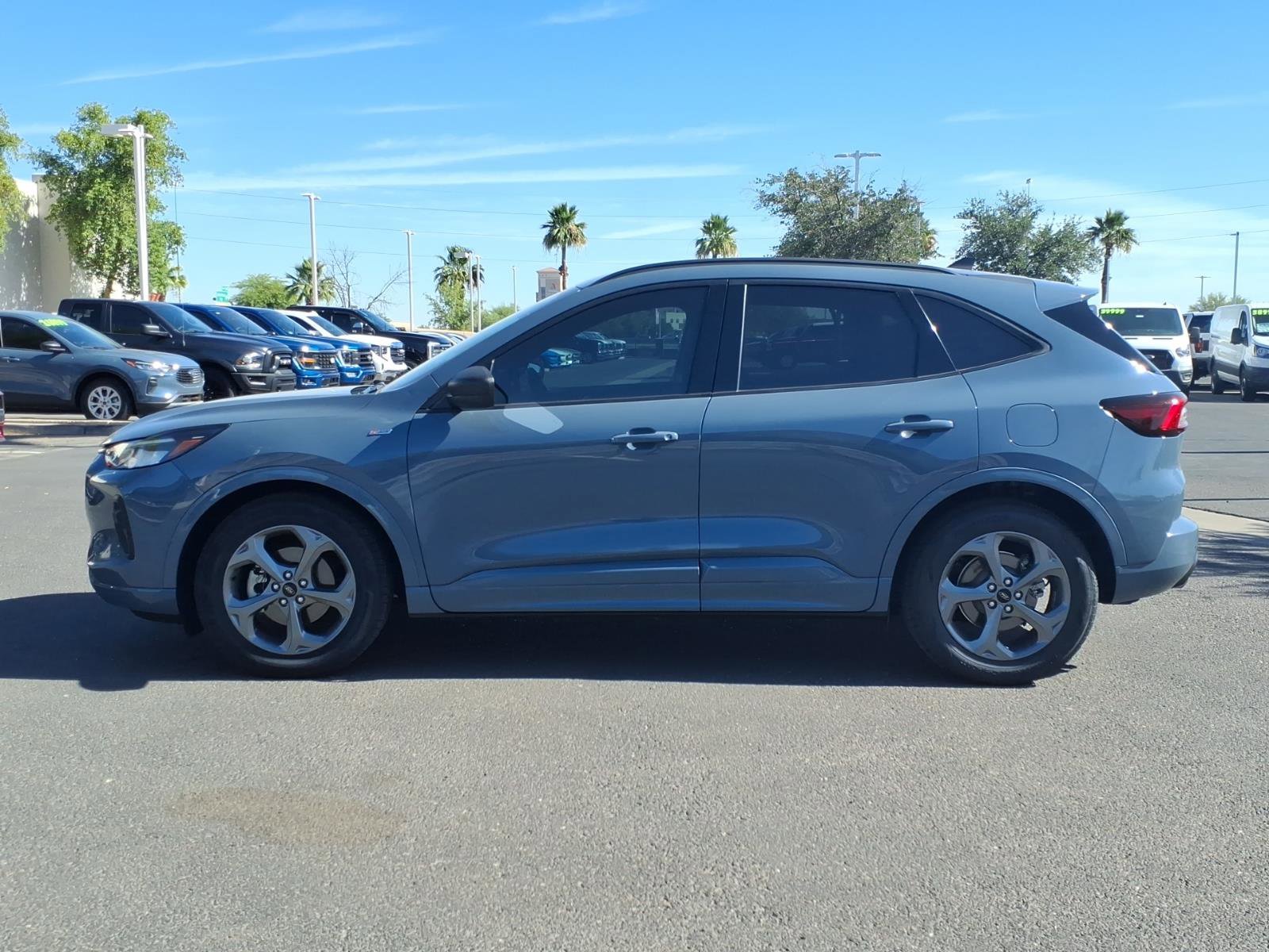 Used 2023 Ford Escape ST-Line w/ Tech Pack #1 FWD image 2
