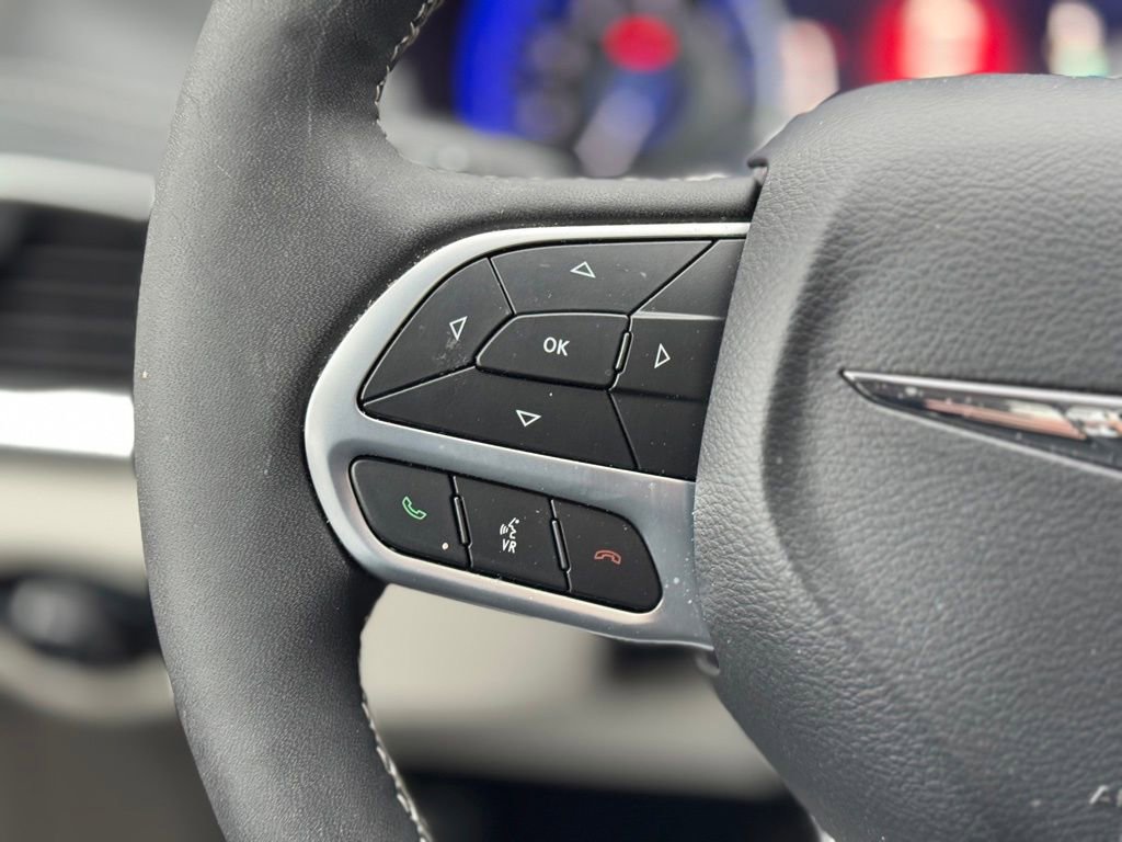 Used 2024 Chrysler Pacifica Limited image 38