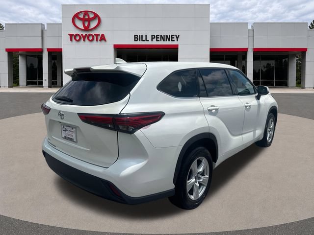 Used 2021 Toyota Highlander L FWD image 5