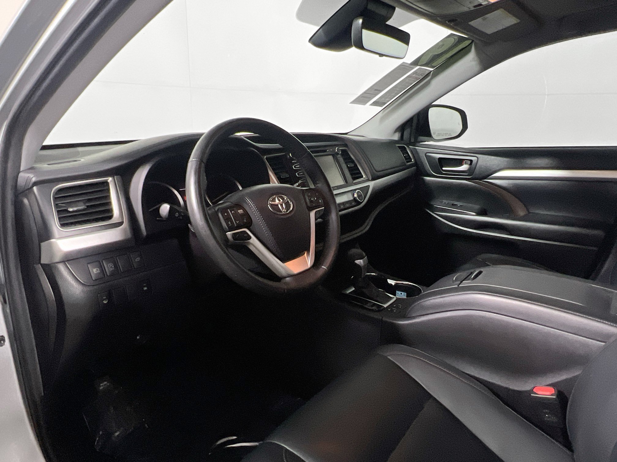 Used 2019 Toyota Highlander XLE FWD image 30