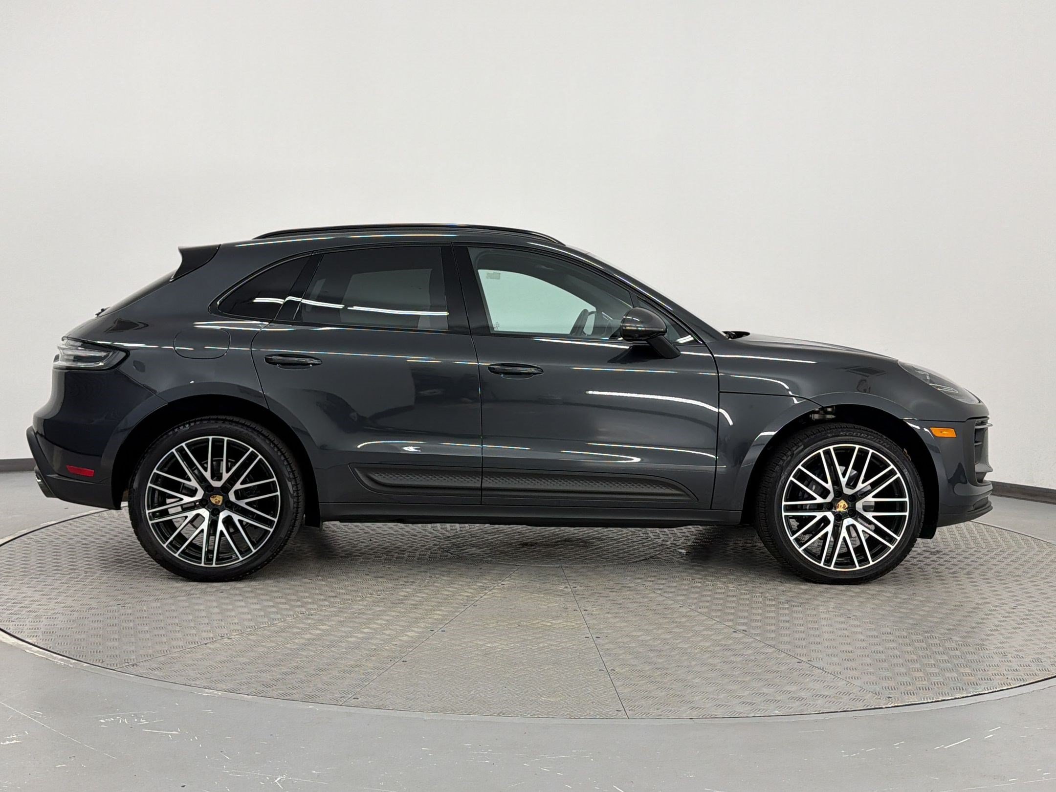 Used 2026 Porsche Macan AWD/4WD image 8