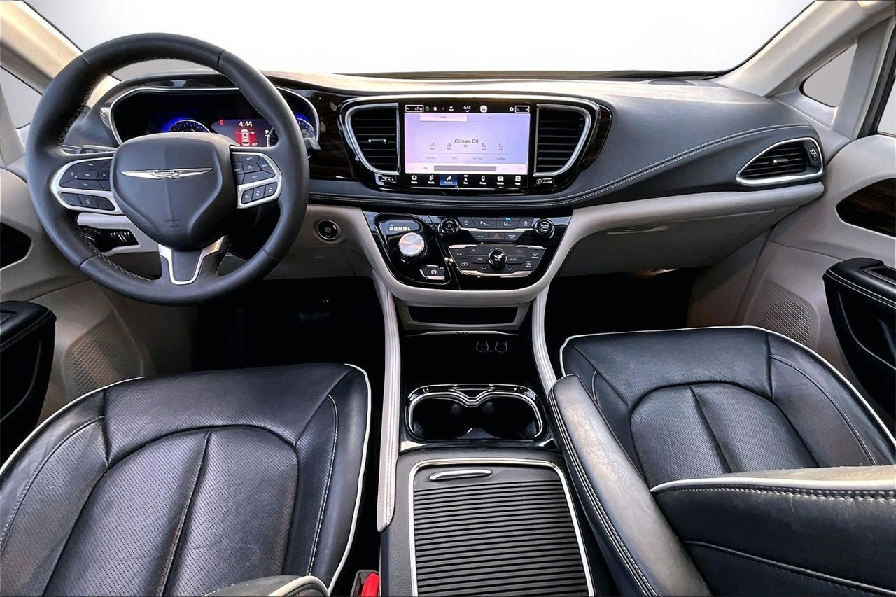 Certified 2023 Chrysler Pacifica Limited image 15