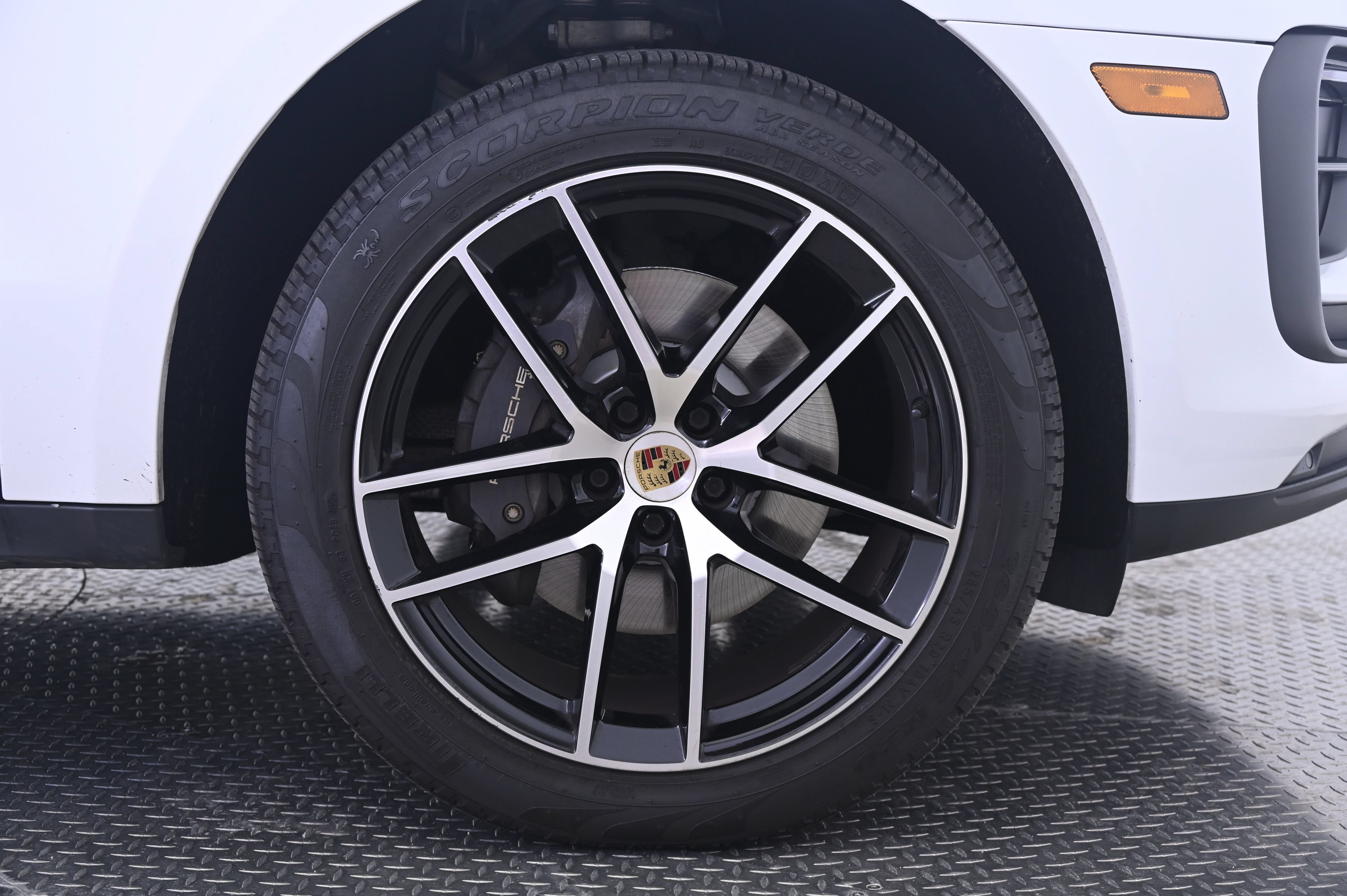 Certified 2022 Porsche Macan AWD/4WD image 14