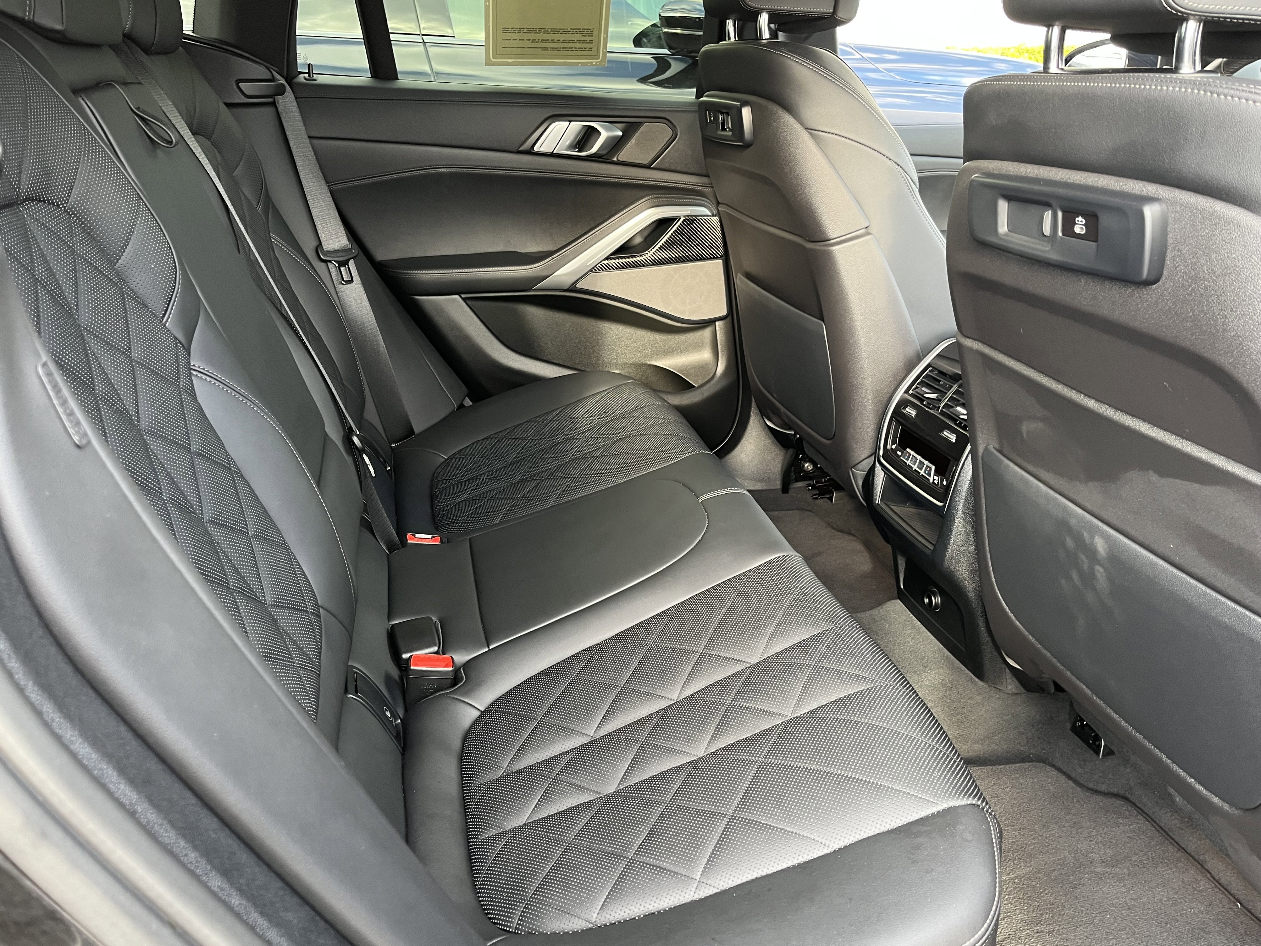 Used 2023 BMW X6 M50i w/ Climate Comfort Package image 21