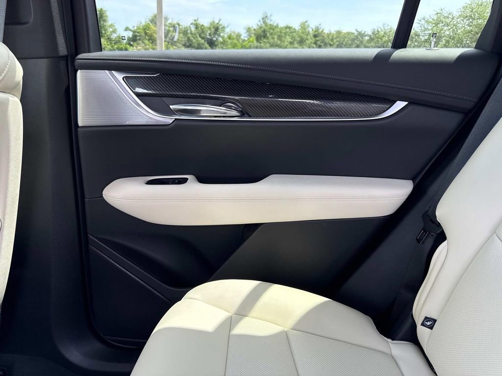 New 2025 Cadillac XT6 Sport w/ Technology Package image 16