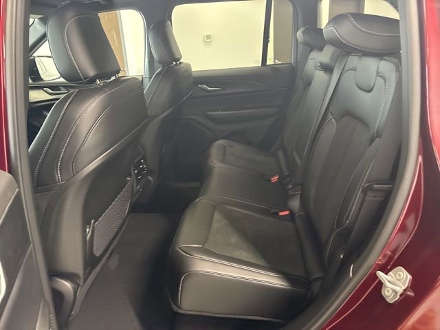 Used 2025 Jeep Grand Cherokee Altitude w/ Trailer Tow Package image 21