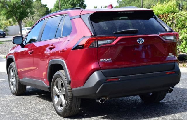 Certified 2021 Toyota RAV4 XLE Premium AWD/4WD image 11