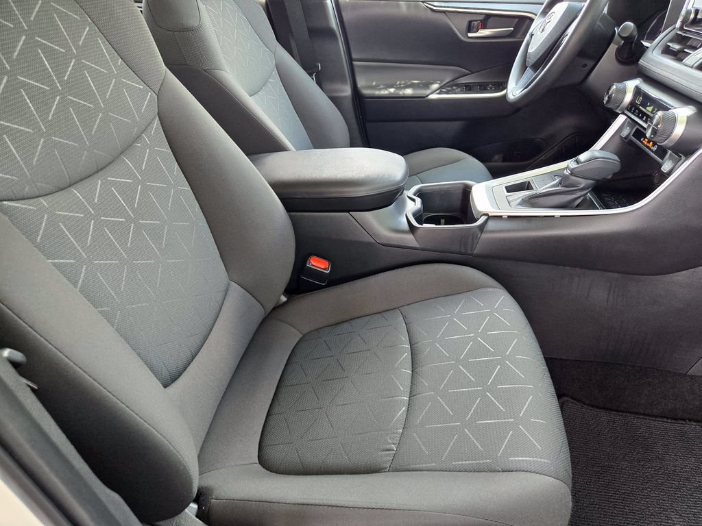 Used 2024 Toyota RAV4 XLE AWD/4WD image 9
