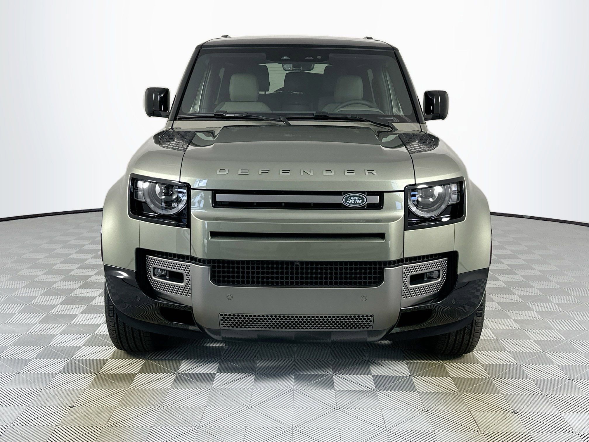 Certified 2025 Land Rover Defender 90 X-Dynamic SE AWD/4WD image 2