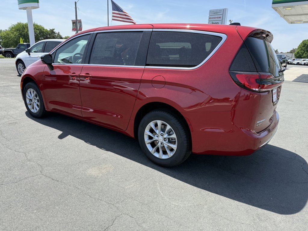 New 2027 Chrysler Pacifica Select AWD/4WD image 6