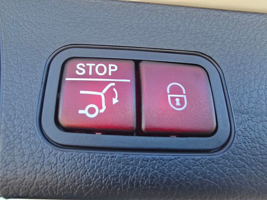 New 2025 Mercedes-Benz GLB 35 AMG 4MATIC image 19