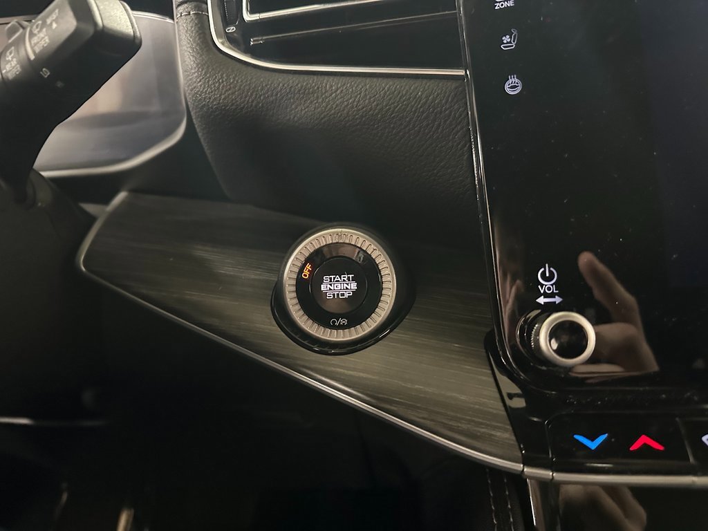 Certified 2024 Jeep Wagoneer L Series II w/ Flexible Seating Group image 21