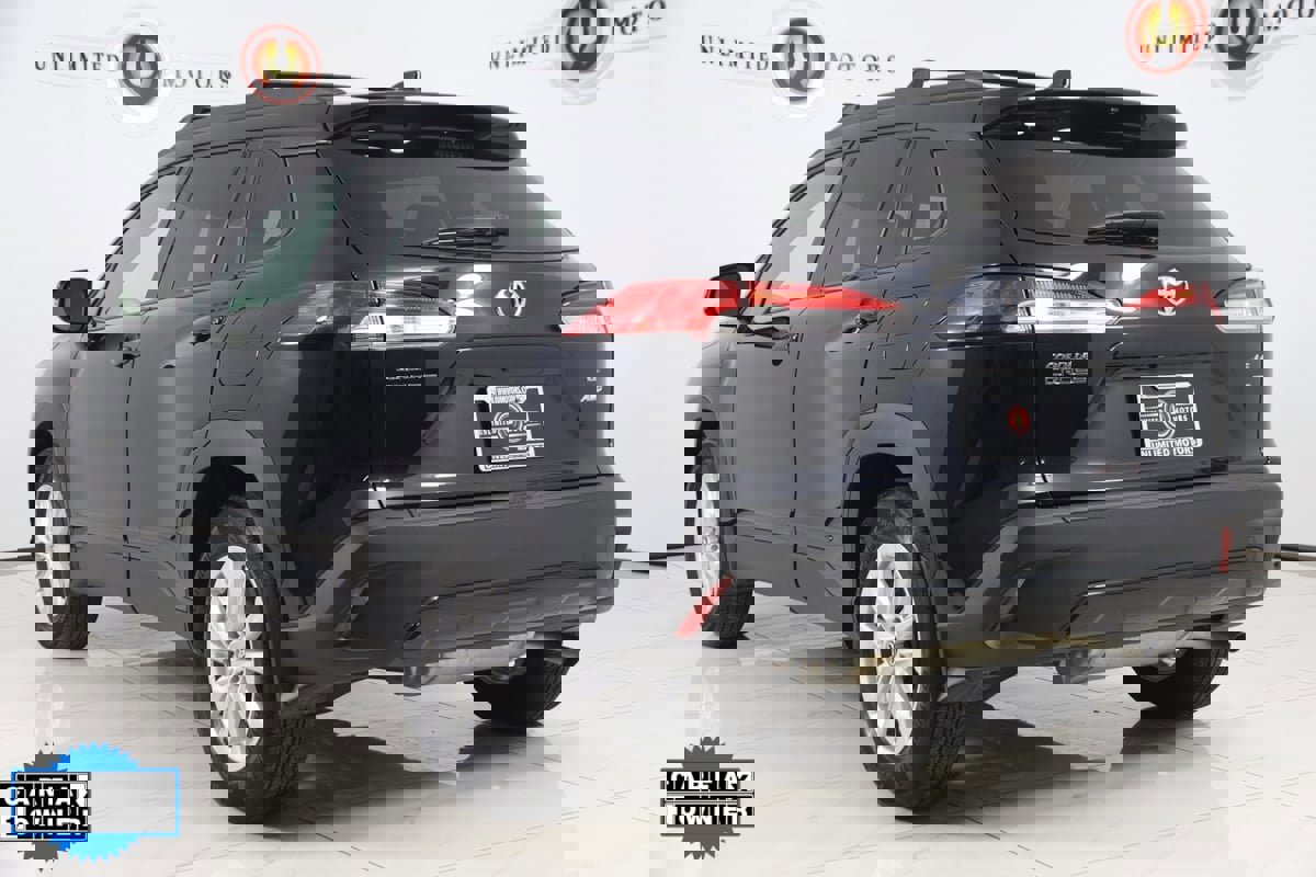 Used 2024 Toyota Corolla Cross LE image 4