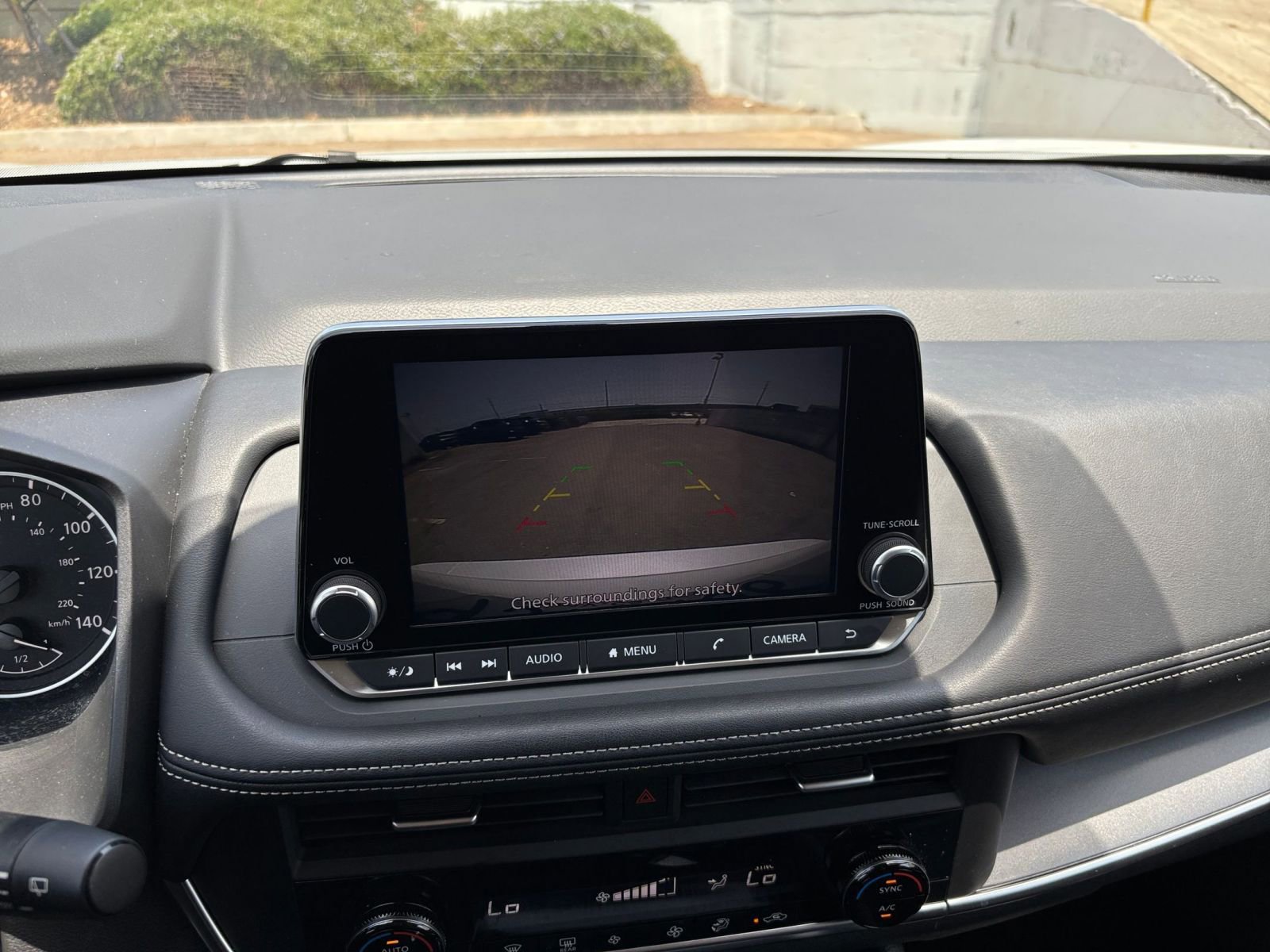 Used 2025 Nissan Rogue SV FWD image 25
