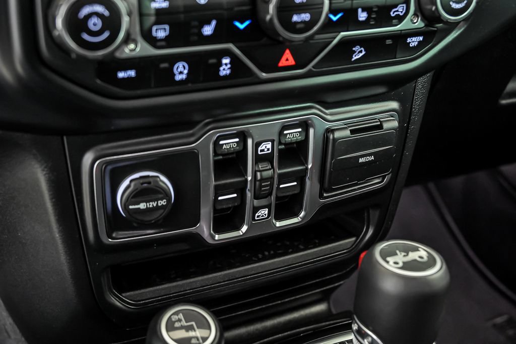 Used 2018 Jeep Wrangler Unlimited Sahara AWD/4WD image 22