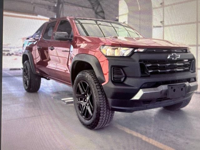 Used 2025 Chevrolet Colorado Trail Boss w/ Midnight Edition AWD/4WD image 12