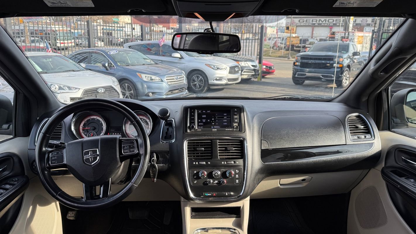 Used 2018 Dodge Grand Caravan SXT FWD image 9
