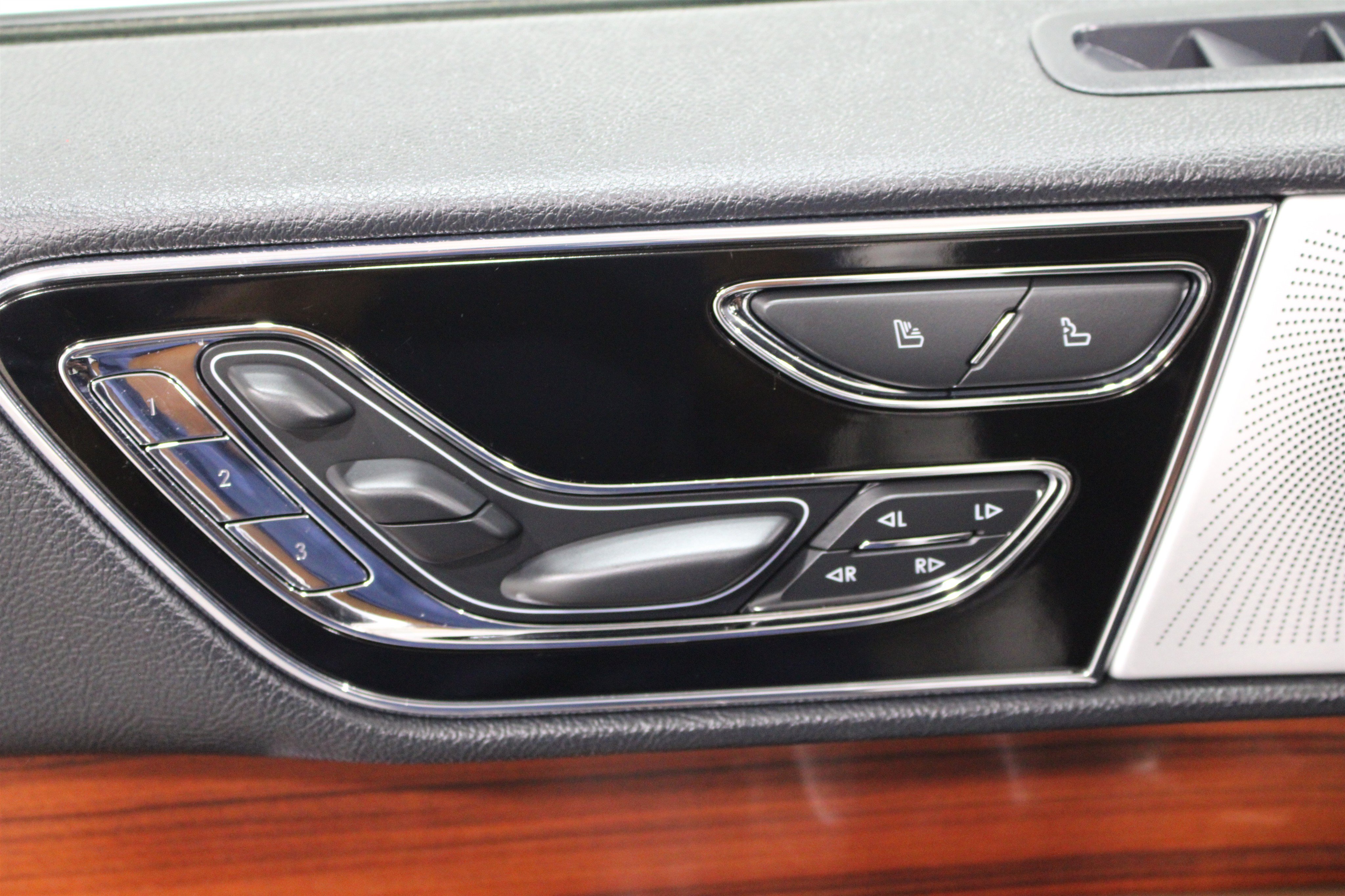 Certified 2024 Lincoln Navigator Reserve AWD/4WD image 7