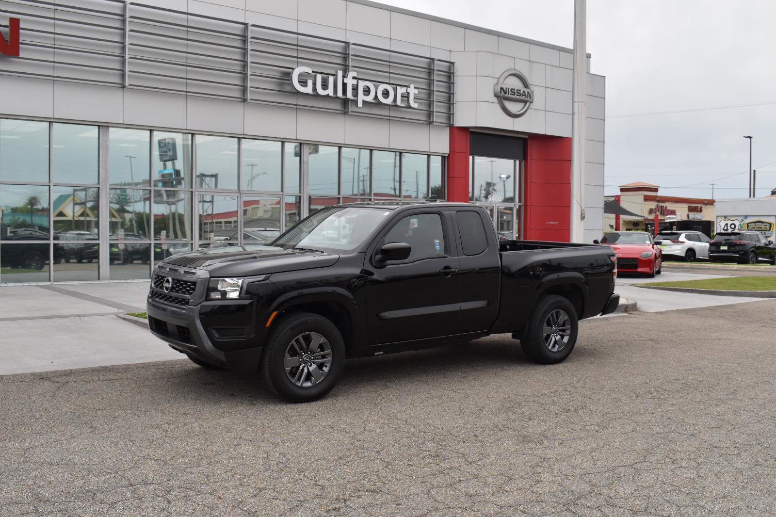 Used 2025 Nissan Frontier SV image 2