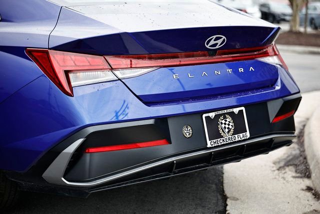 Used 2025 Hyundai Elantra SEL image 9