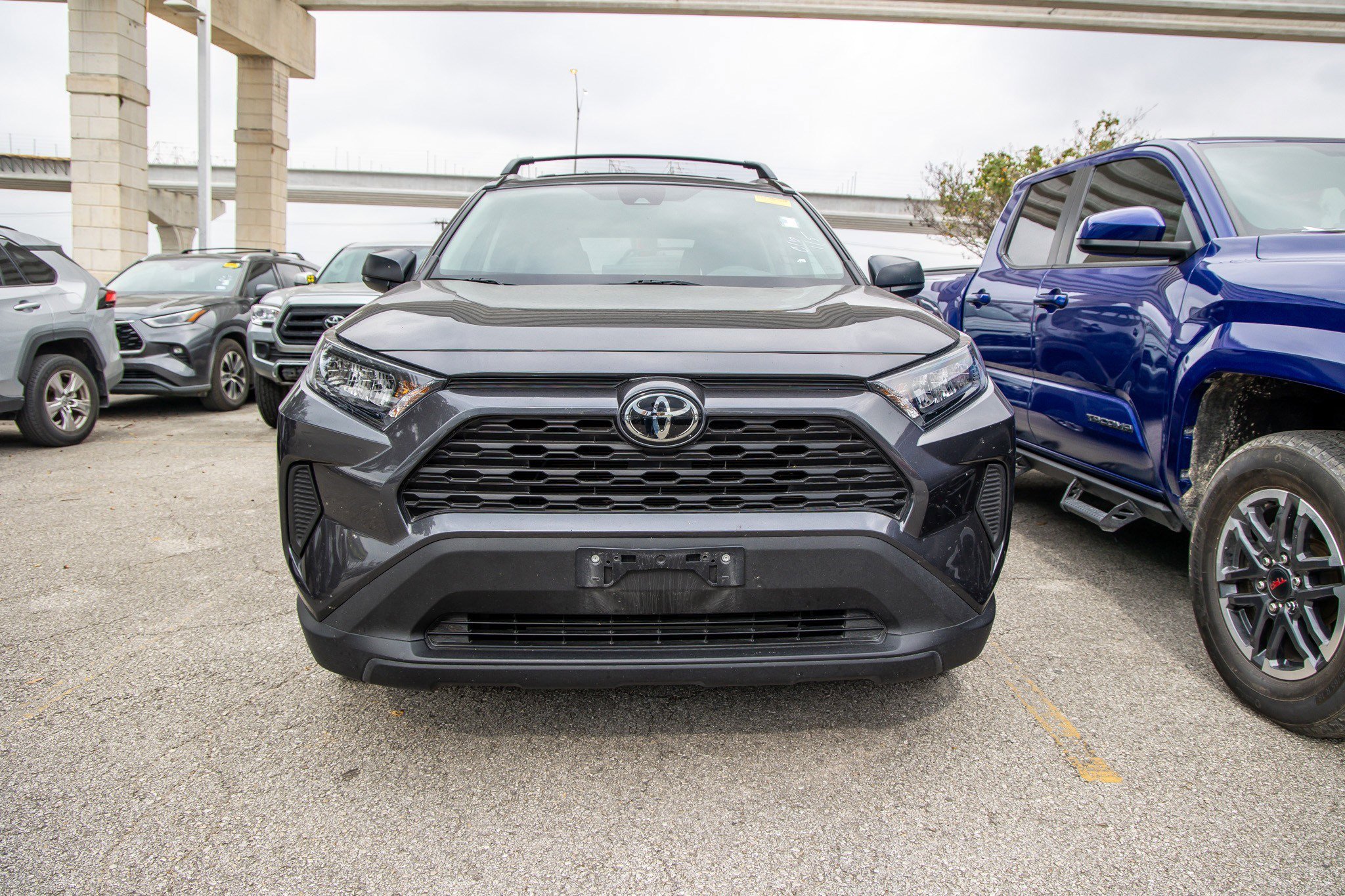 Used 2020 Toyota RAV4 LE image 4