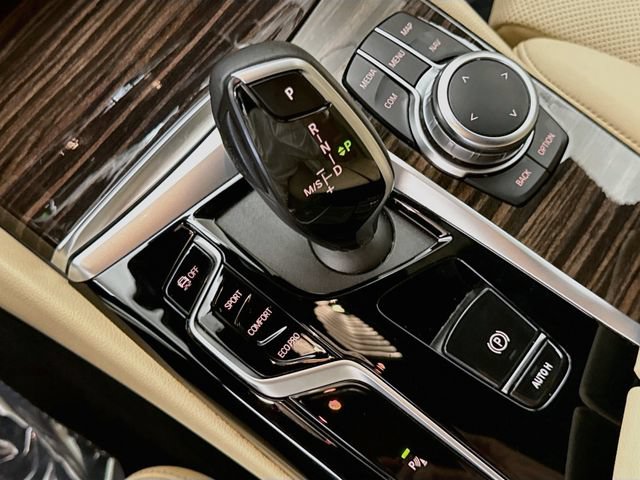 Used 2022 BMW 530i xDrive w/ Convenience Package AWD/4WD image 17