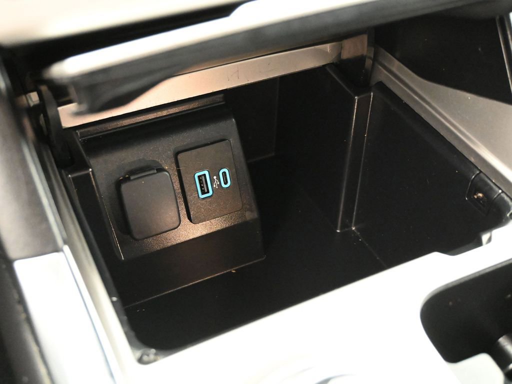 Certified 2022 Ford Explorer XLT w/ Equipment Group 202A image 18