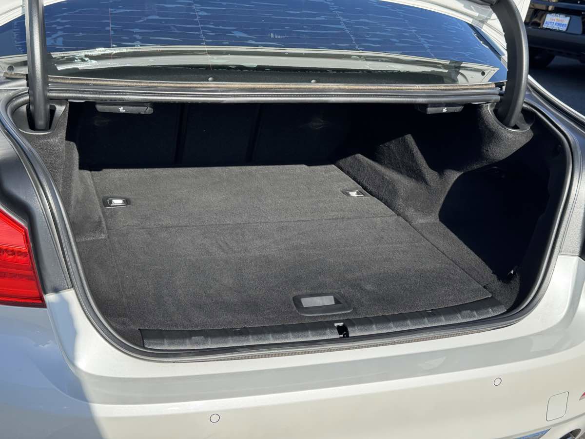 Used 2018 BMW 530e w/ Premium Package 2 image 10