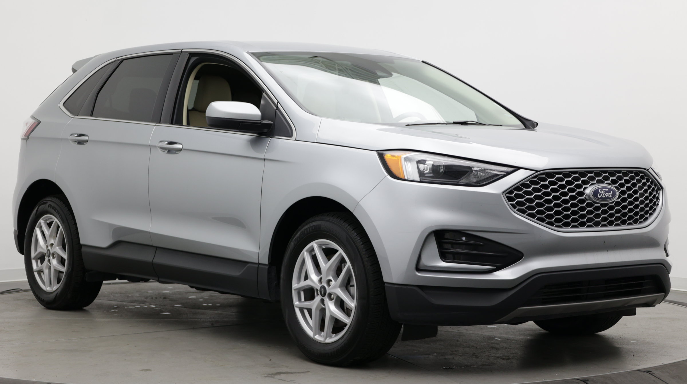 Used 2024 Ford Edge SEL AWD/4WD image 3