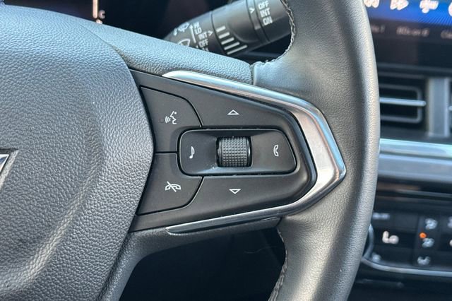 Used 2025 Chevrolet Trax ACTIV w/ Sunroof Package FWD image 36