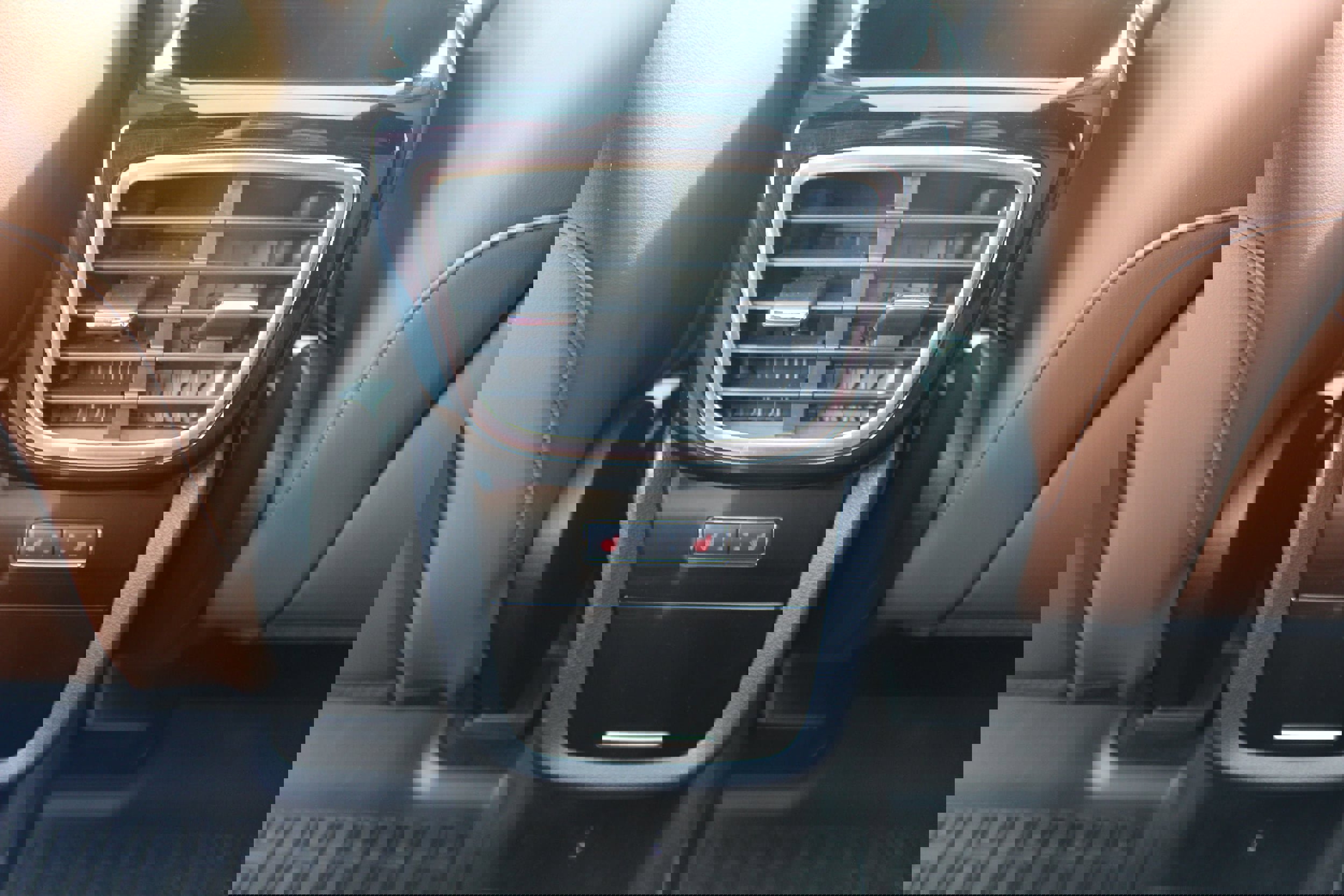 Used 2022 Lincoln Nautilus Reserve w/ Equipment Group 202A image 17