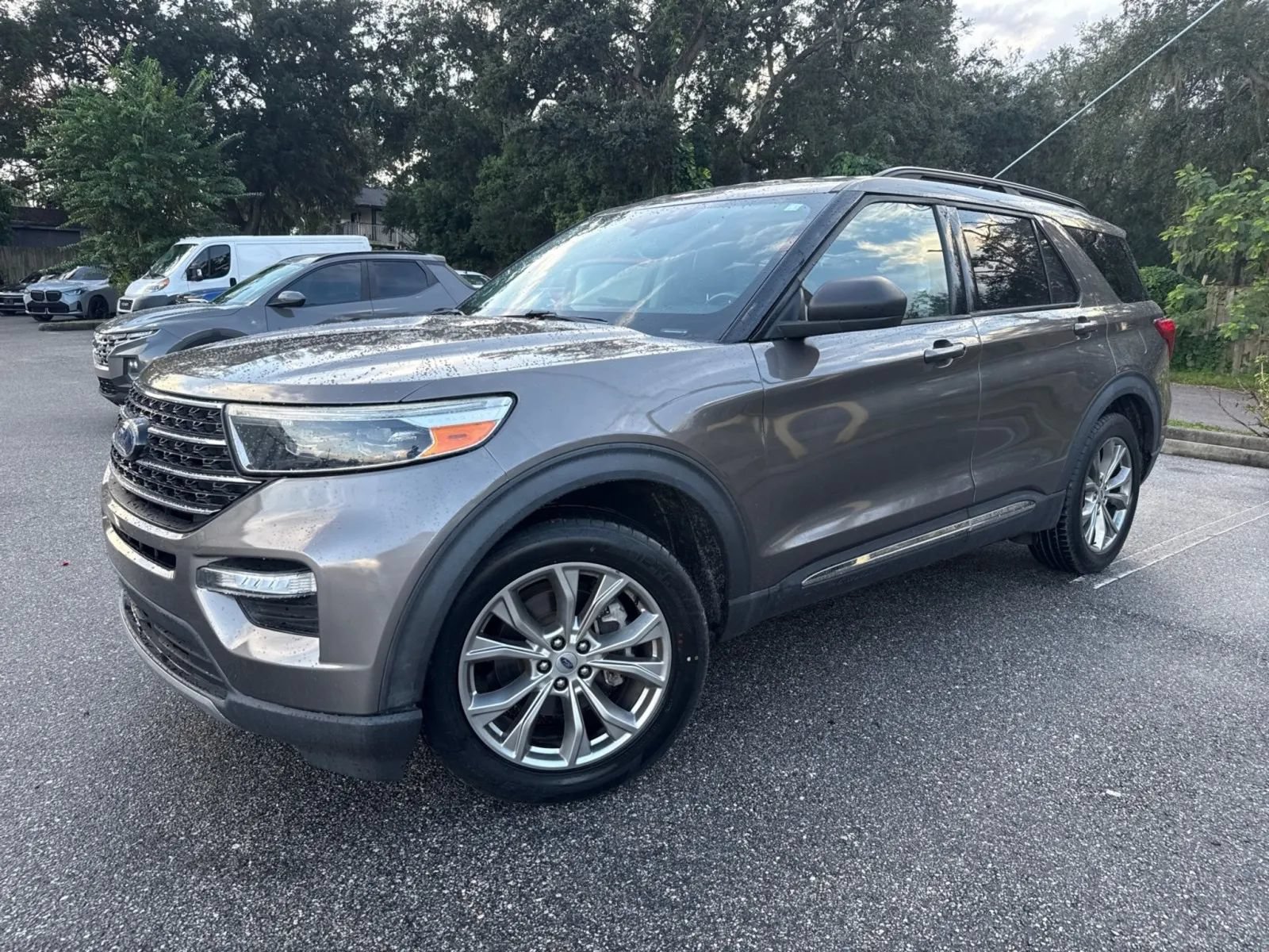 Used 2021 Ford Explorer XLT w/ Equipment Group 202A RWD image 3