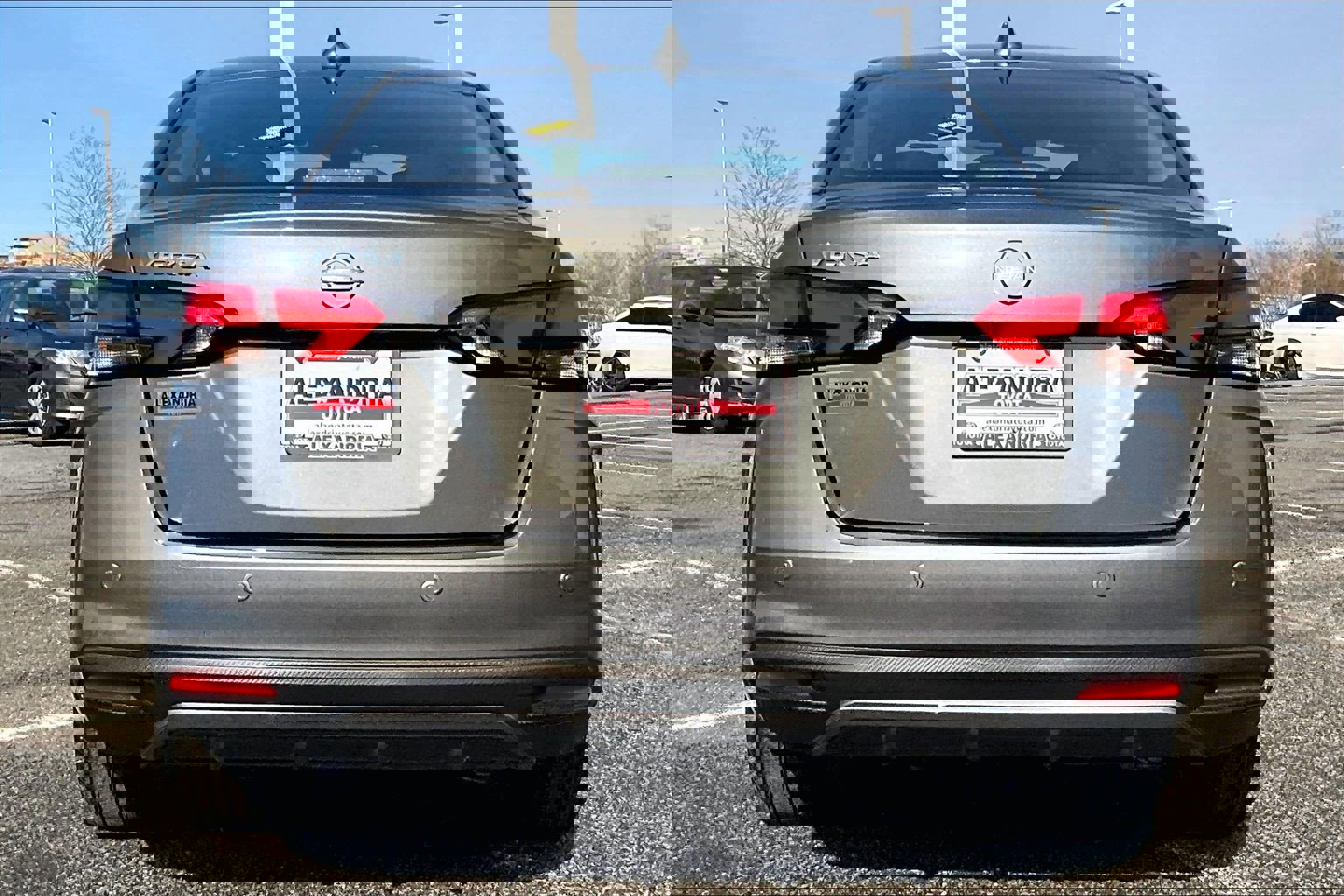 Used 2025 Nissan Versa SV image 4