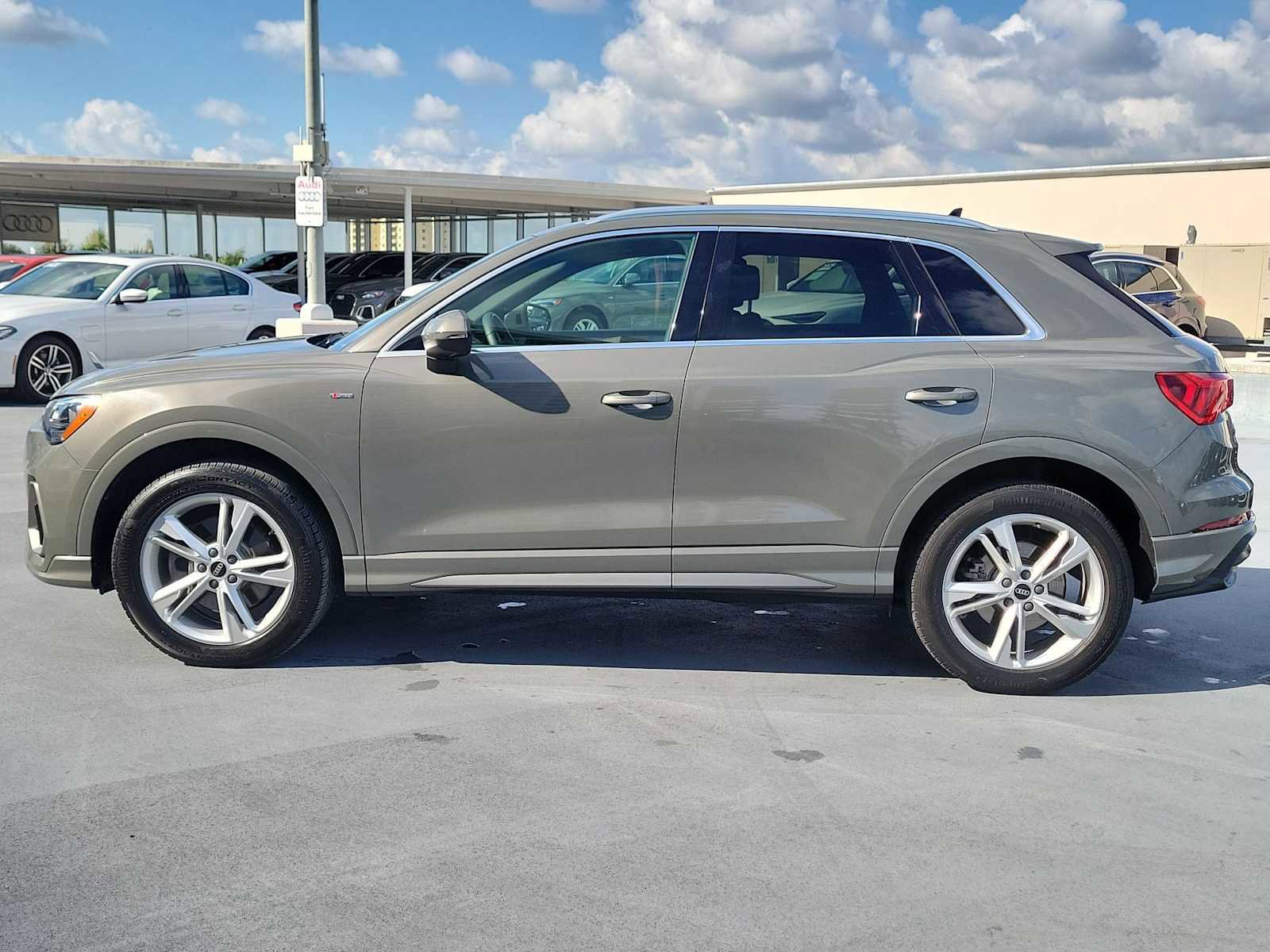 Certified 2021 Audi Q3 2.0T Premium AWD/4WD image 3