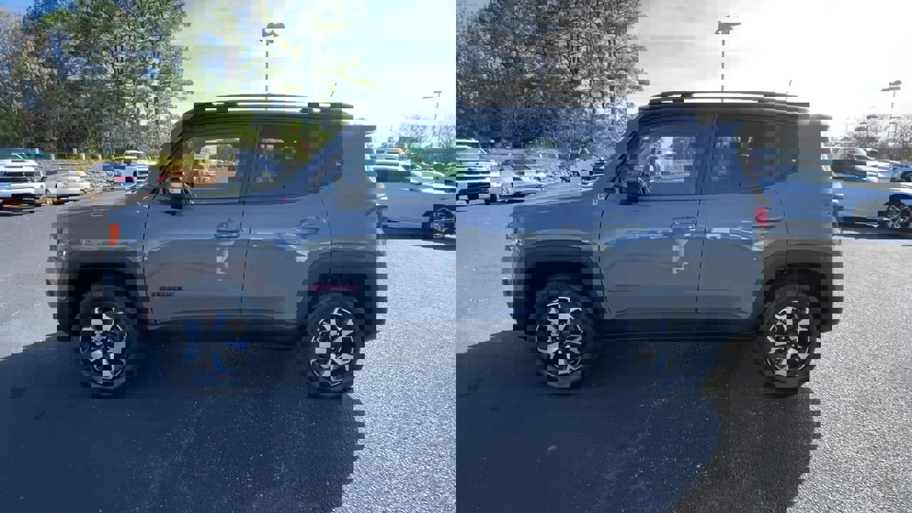 Used 2022 Jeep Renegade Trailhawk image 5