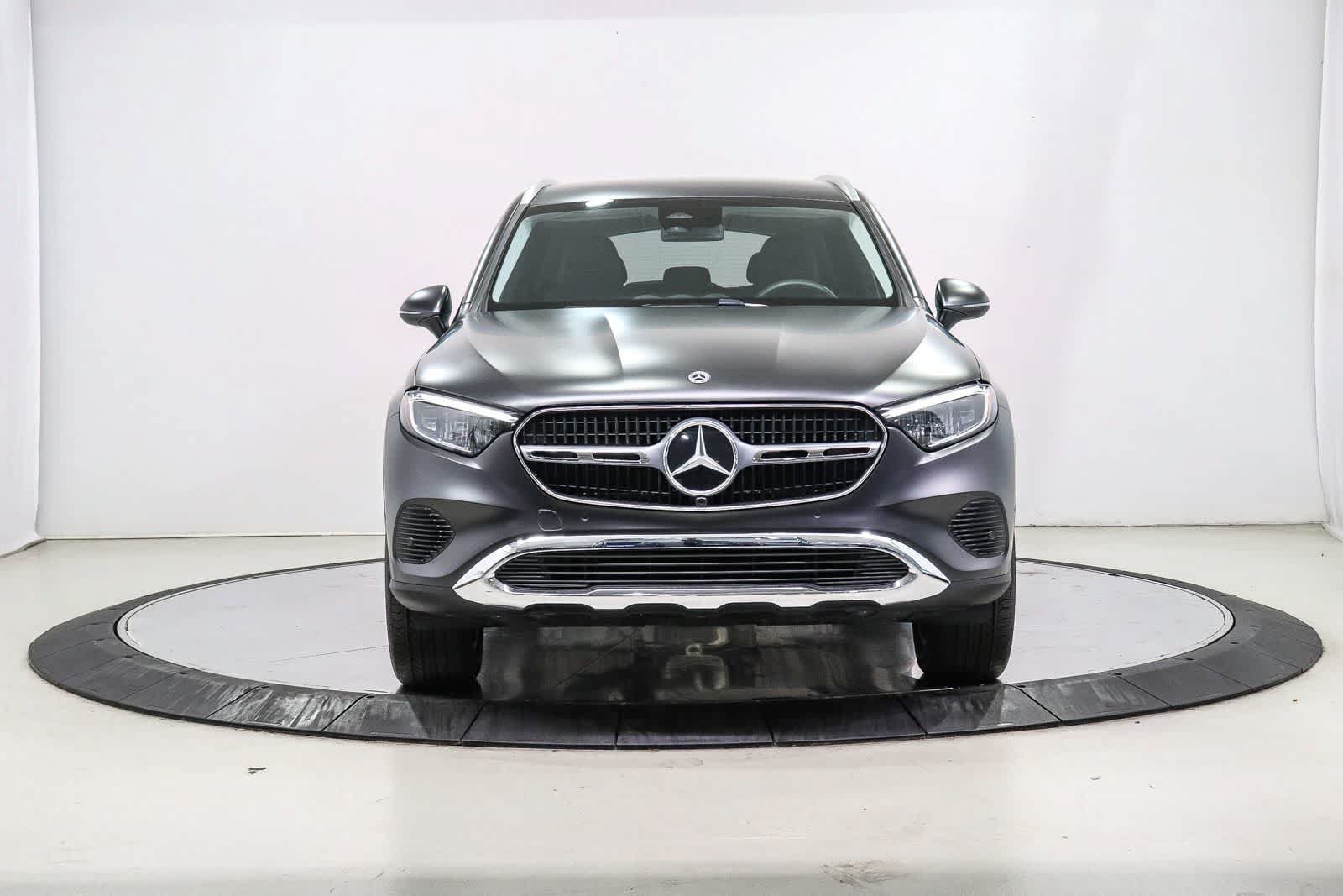 Used 2025 Mercedes-Benz GLC 350e 4MATIC image 6