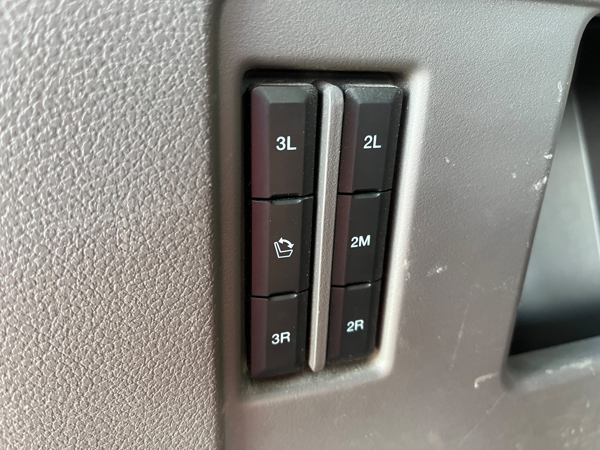 Used 2019 Ford Expedition Limited w/ Equipment Group 301A AWD/4WD image 14