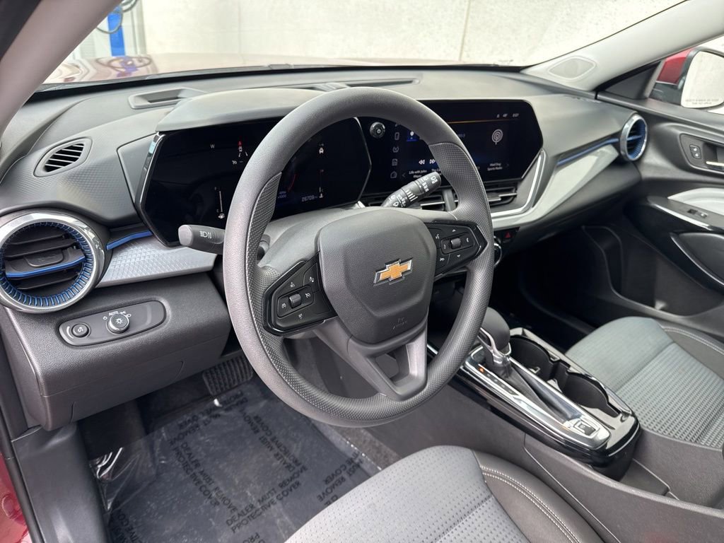 Used 2025 Chevrolet Trax LT image 10