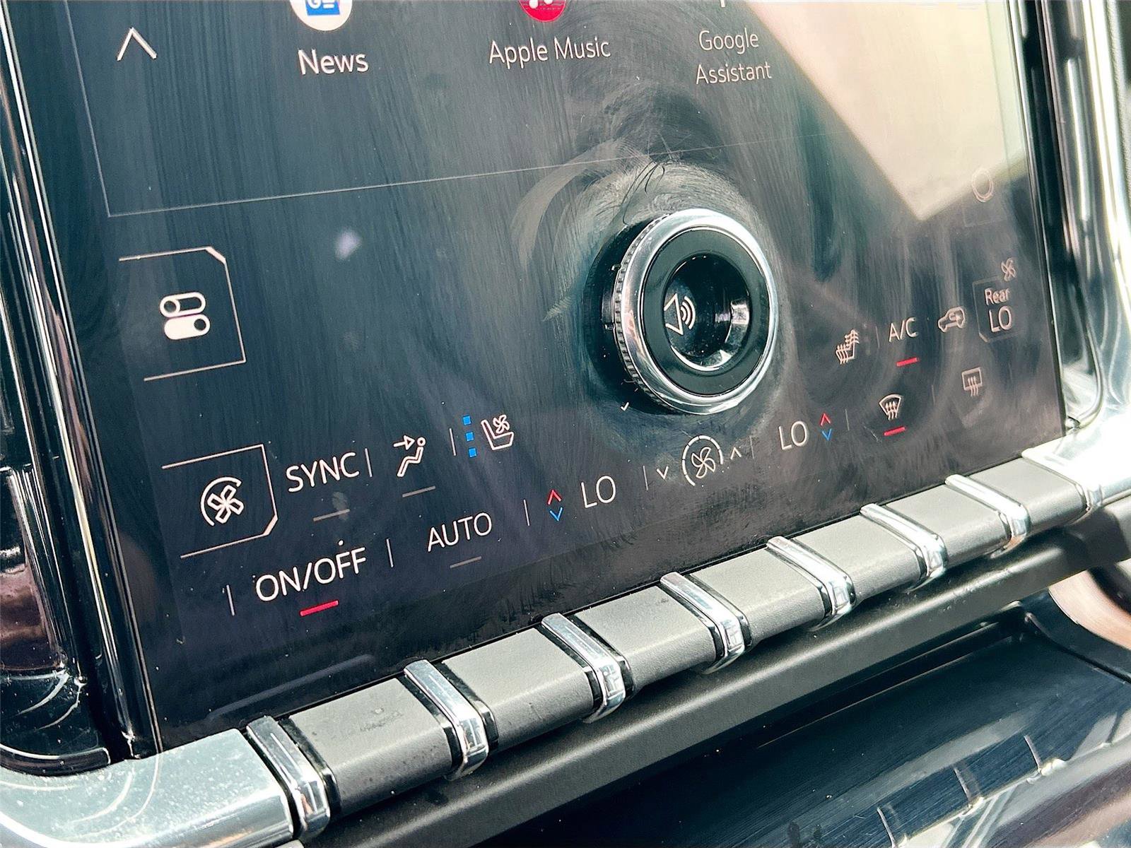 Used 2025 GMC Yukon Denali RWD image 16