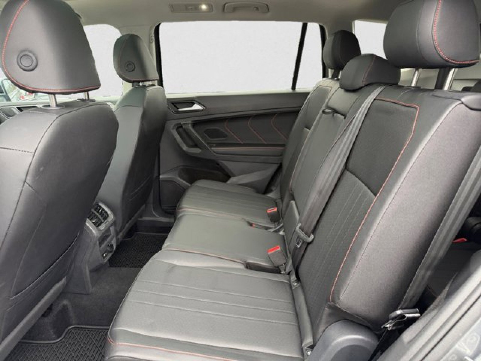 Used 2024 Volkswagen Tiguan Wolfsburg Edition image 18