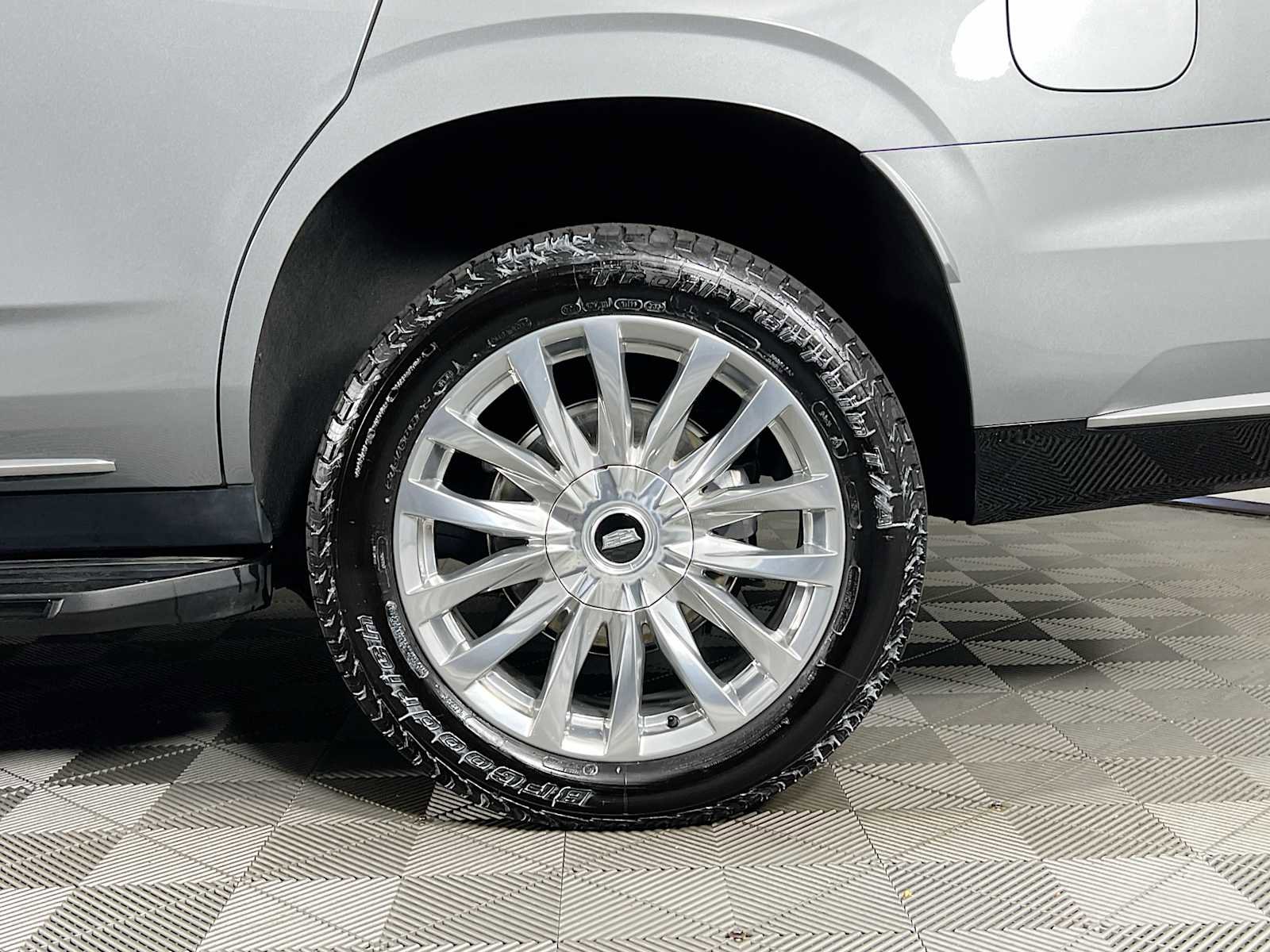 Used 2023 Cadillac Escalade Premium Luxury image 33