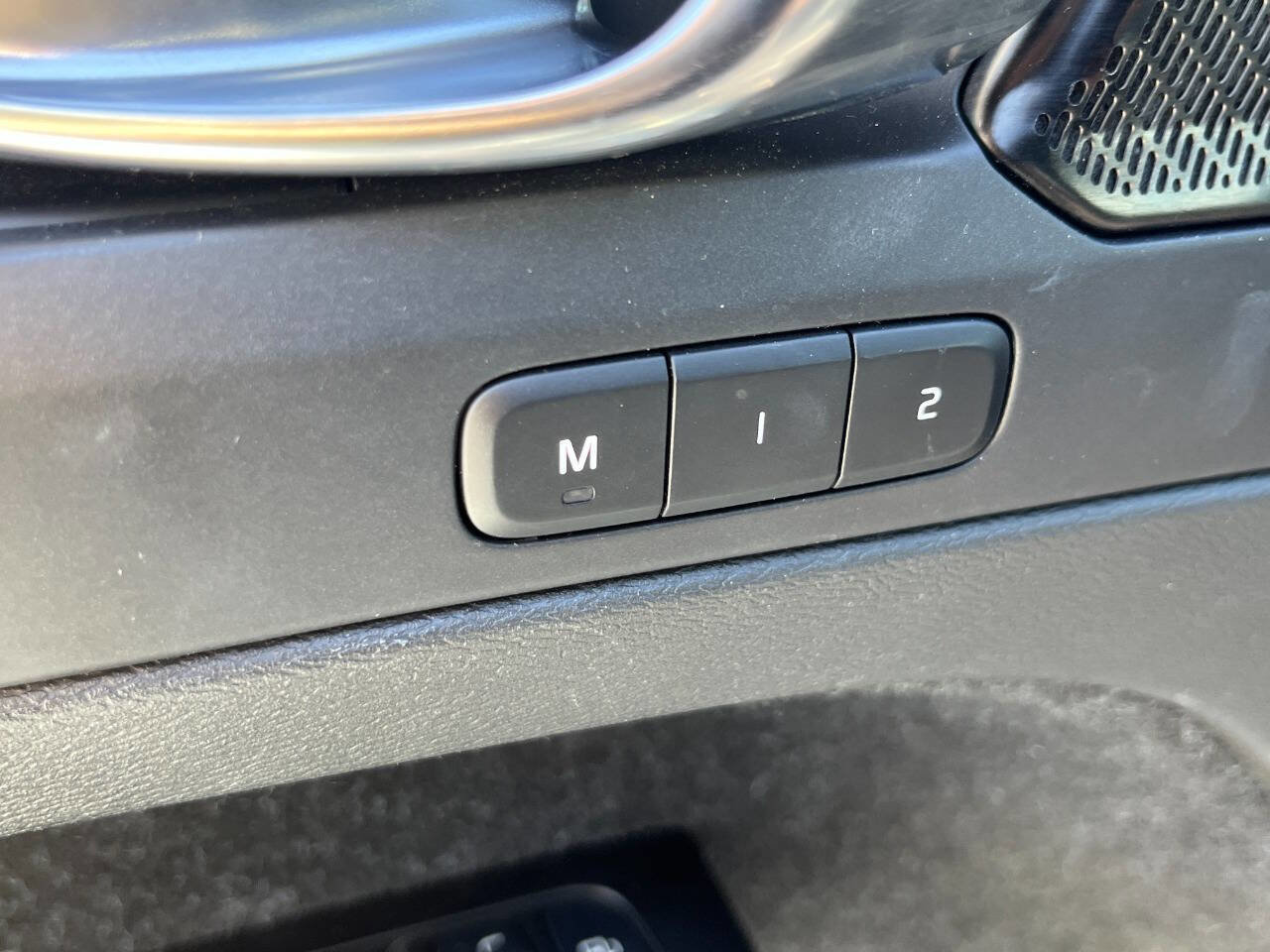 Used 2022 Volvo XC40 T5 R-Design w/ Advanced Package image 26