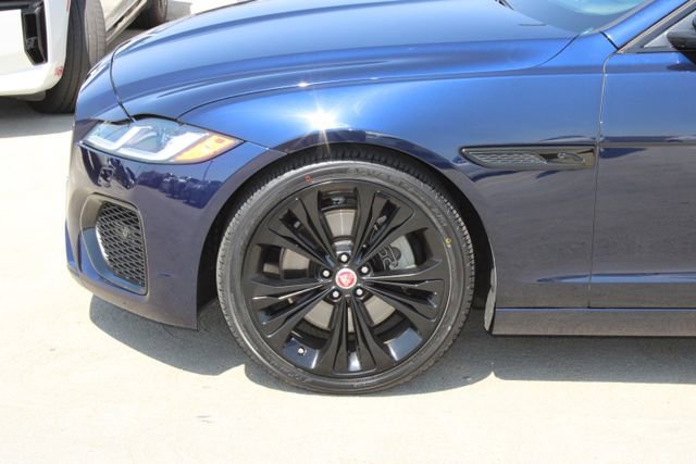 Used 2022 Jaguar XF SE image 4