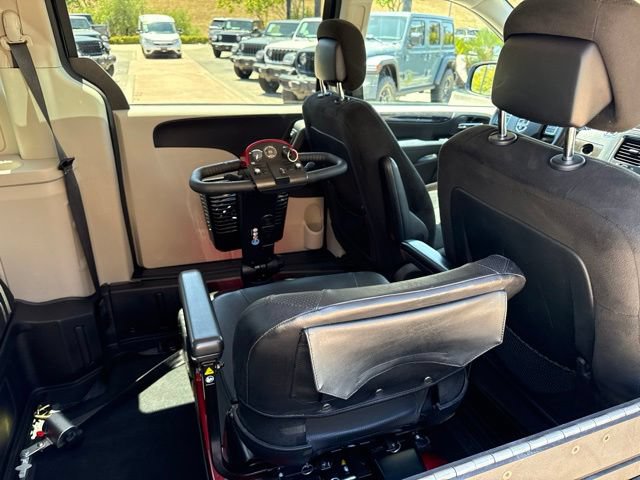 Used 2016 Dodge Grand Caravan SXT FWD image 9