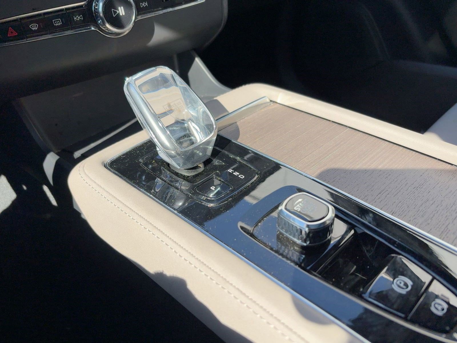 Certified 2025 Volvo XC90 B5 Plus image 17