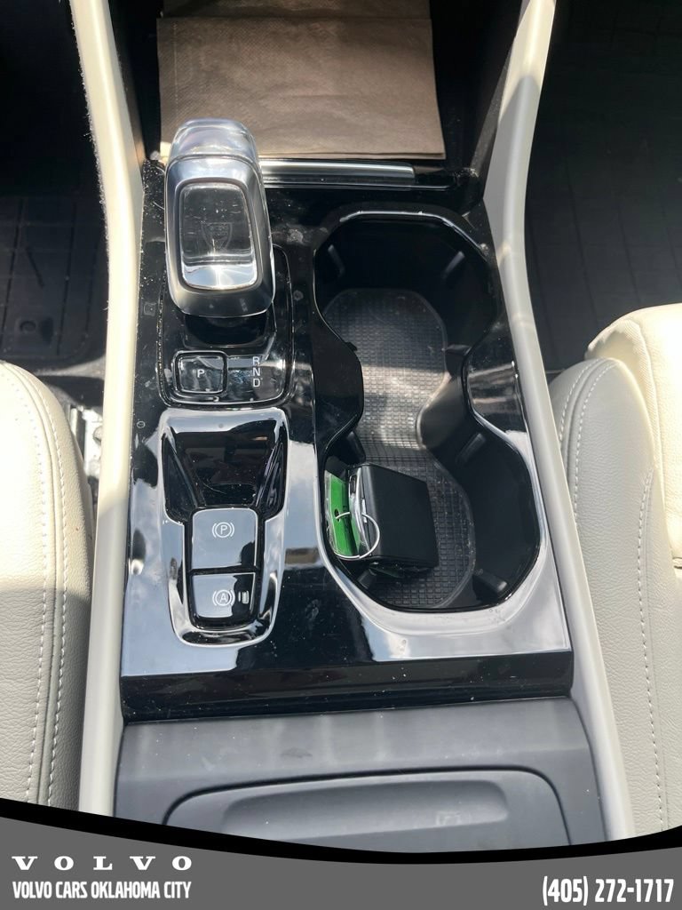 Certified 2023 Volvo XC40 B4 Plus w/ Driver Assist Package FWD image 13