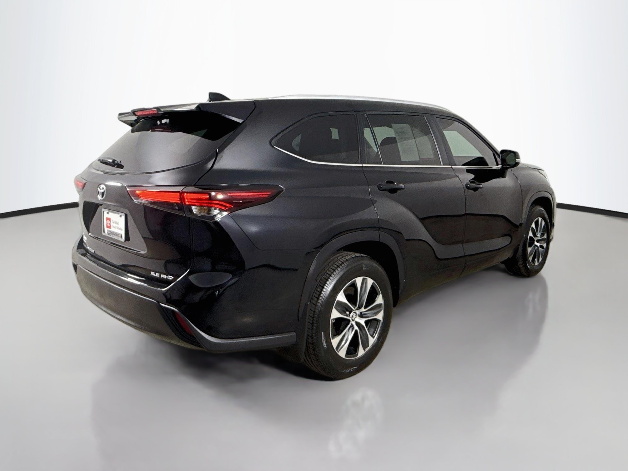 Certified 2026 Toyota Highlander XLE AWD/4WD image 9