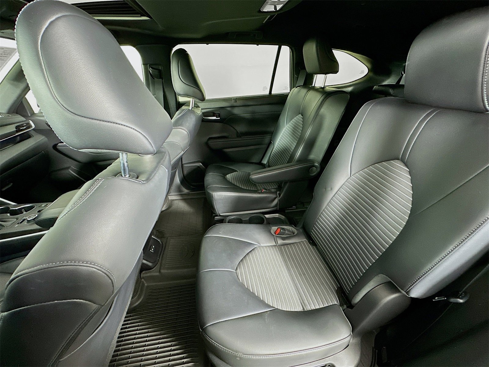 Certified 2023 Toyota Highlander XSE image 24
