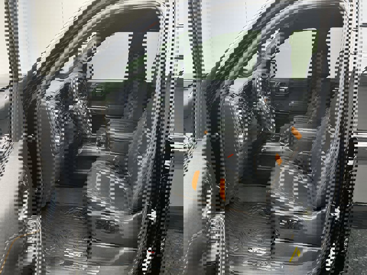 Used 2020 GMC Sierra 1500 AT4 w/ AT4 Preferred Package image 3