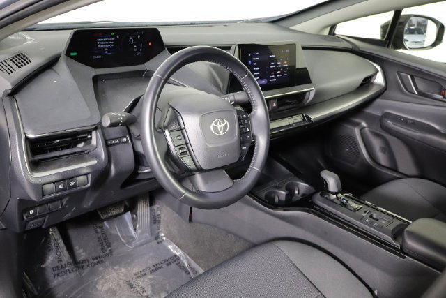 Used 2025 Toyota Prius LE FWD image 28